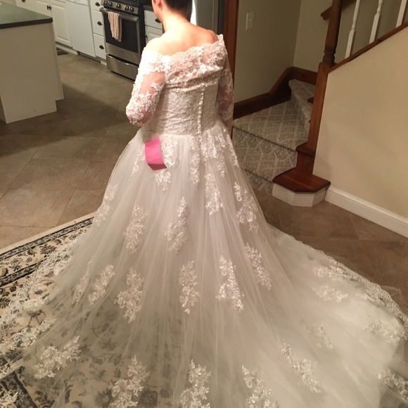 Lace wedding dress - Picture 5 of 7